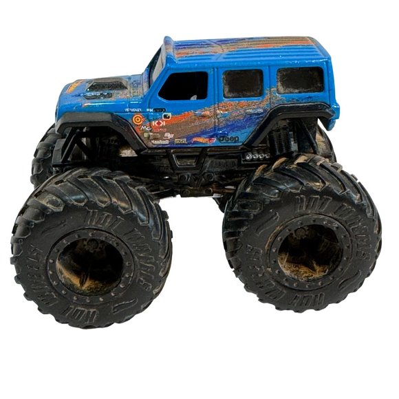 Mattel Hot Wheels Monster Trucks 1-64 Sriracha Jeep Baja Backdraft Skull Lot 5 - Picture 8 of 16